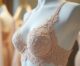 découvrez les secrets de fabrication de la lingerie simone pérèle : savoir-faire artisanal, matières raffinées et élégance à la française pour sublimer chaque silhouette.